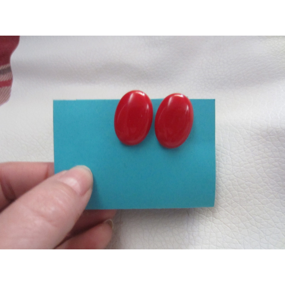 Vintage Red Oval Shaped Clip On Women's Earrings